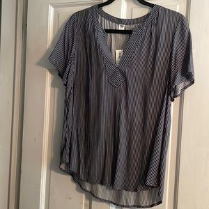 Short sleeve blue and white stripe Old Navy top.